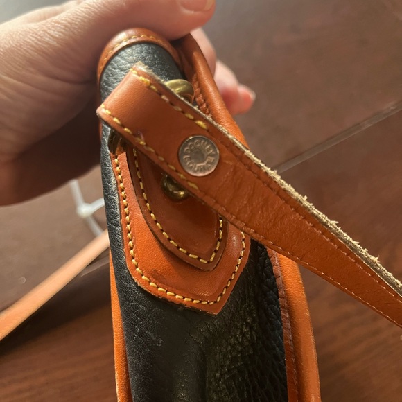 Vintage dooney & bourkey saddle bag - Picture 6 of 15